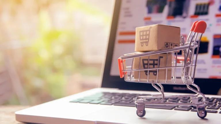 How to start an online clothing store